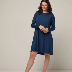 Wool& Rowena, Small in Navy, with flaw